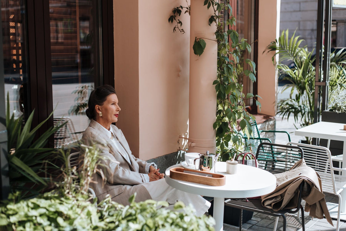 A relaxed morning at a cafe terrace.
